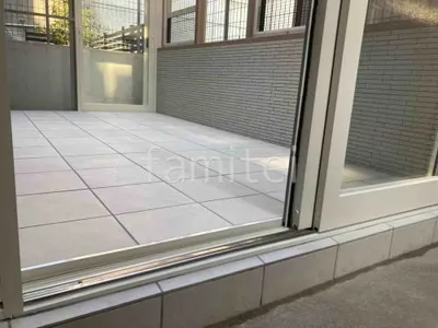 タイルデッキ 壁2面  LIXIL ベスパ ストーン調