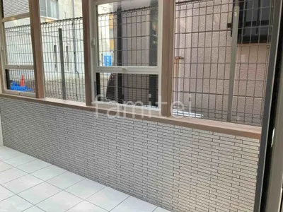 壁タイル張り  LIXIL セラヴィオ S(割肌面ボーダー) 