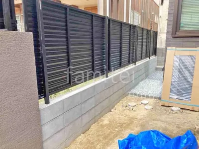 ブロック塀 （化粧ブロック） 太陽エコブロックス 普通CB  アルミ形材 フェンス YKKAP シンプレオYL1型 横ルーバー 目隠し