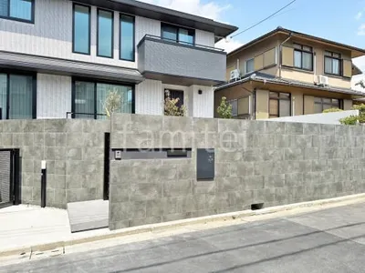 モダン門柱 壁タイル貼り タカショー セラレバンテ 郵便受けポスト YKKAP エクステリアポストG3型 宅配ボックス Panasonic コンボミドル