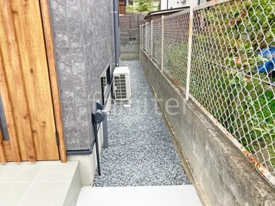 犬走り 防犯砂利敷き バラス砕石 防草シート加工