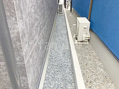 犬走り 防犯砂利敷き バラス砕石 防草シート加工