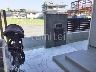 玄関アプローチ 床石貼り 乱形石 石英岩