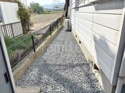 犬走り 防犯砂利敷き バラス砕石 防草シート加工