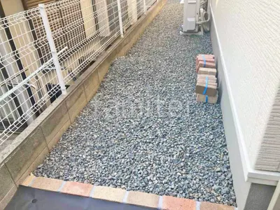 犬走り 防犯砂利敷き バラス砕石 防草シート加工