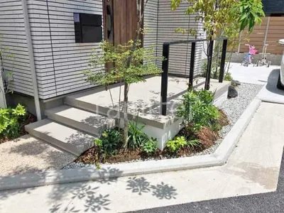 玄関アプローチ階段 平板敷き 施主支給 手すり LIXIL デザイナーズレール