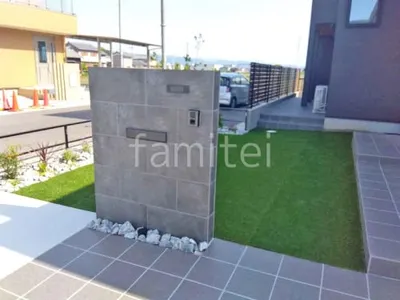 モダン門柱 壁タイル貼り タカショー セラレバンテ 郵便受けポスト YKKAP エクステリアポストG3型 ロックガーデン 栗石敷き