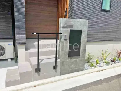 玄関アプローチ階段 床タイル貼り 新井窯業 AB300 手すり LIXIL アーキレール