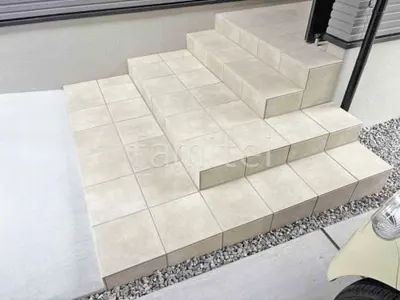 玄関アプローチ階段 床タイル貼り LIXIL パセオ