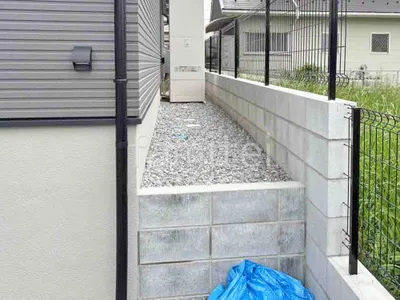 犬走り 防犯砂利敷き バラス砕石 防草シート加工