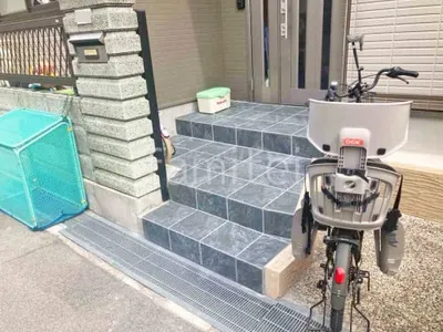 玄関アプローチ階段 床タイル貼り LIXIL ベスパ