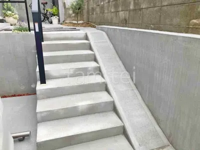 玄関アプローチ スロープ モルタル仕上げ