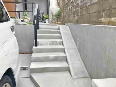 玄関アプローチ スロープ モルタル仕上げ