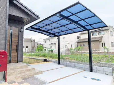 本体色 カームブラック 屋根色 アースブルー(マット調)