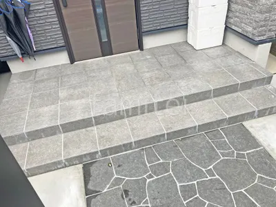 玄関アプローチ階段 床タイル貼り LIXIL コンテII