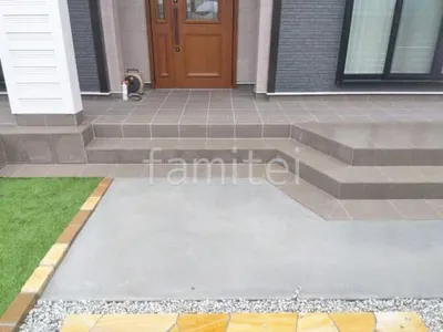 玄関アプローチ階段 床タイル貼り LIXIL グレイスランド