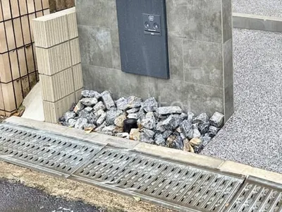 ロックガーデン 栗石敷き