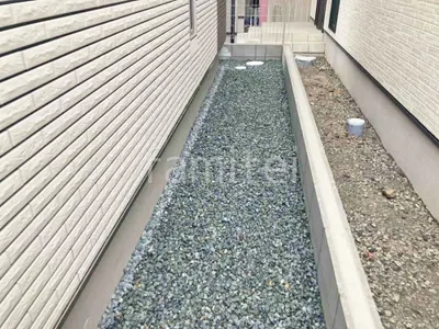 犬走り 防犯砂利敷き バラス砕石 防草シート加工