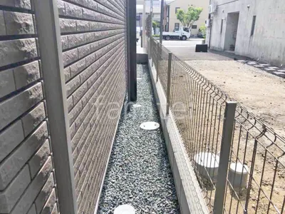 犬走り 防犯砂利敷き バラス砕石 防草シート加工