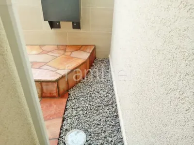 犬走り 防犯砂利敷き バラス砕石 防草シート加工