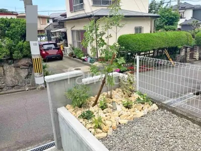 シンボルツリー マルバアオダモ ロックガーデン 割栗石敷き