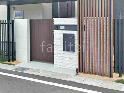 門柱 壁タイル貼り ユニソン ロックパイルズNX サンワカンパニー ヒューメ 宅配ボックス ヴィコDB100 玄関門扉 YKKAP ルシアススライドW04型 片引き