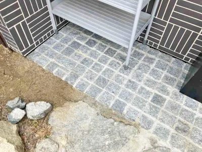 玄関アプローチ 床石貼り ピンコロ石