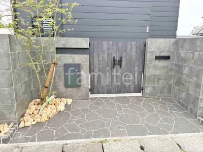 玄関門扉 LIXIL メタル調AA MM1型 両開き 玄関アプローチ 床石貼り 乱形石 石英岩