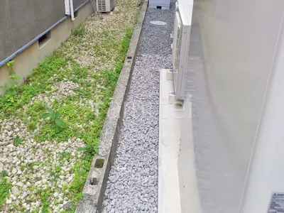 犬走り 防犯砂利敷き バラス砕石 防草シート加工