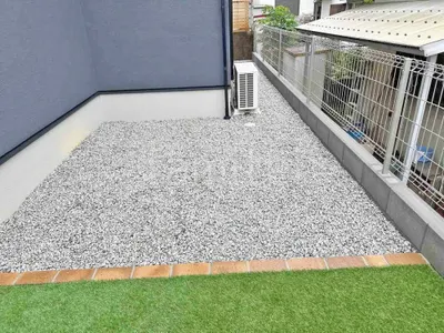 犬走り 防犯砂利敷き バラス砕石 防草シート加工