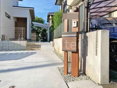 木製調デザインアルミ角柱門柱 プランパーツ 郵便受けポスト 丸三タカギ スタッポ