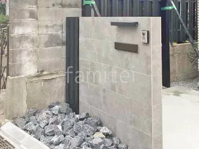 モダン門柱 壁タイル貼り タカショー セラレバンテ 郵便受けポスト YKKAP エクステリアポストG3型 ロックガーデン ユニソン ワズロック アオバ