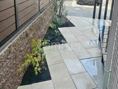 玄関アプローチ 床平板敷き ユニソン リビオ