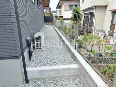 犬走り 防犯砂利敷き バラス砕石 防草シート加工