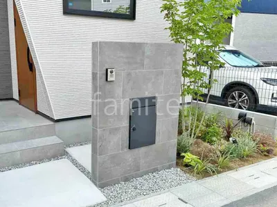 モダン門柱 壁タイル貼り タカショー セラレバンテ 宅配ボックス ユニソン コルディア100ライト