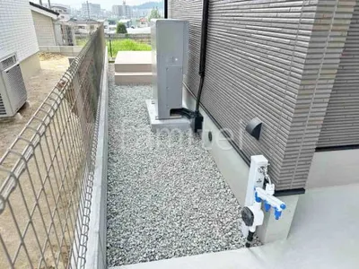 犬走り 防犯砂利敷き バラス砕石 防草シート加工