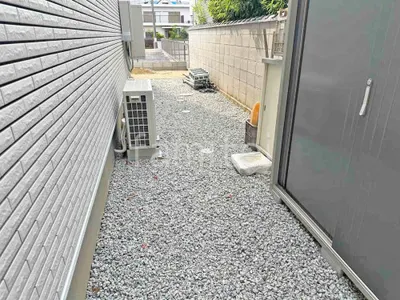 犬走り 防犯砂利敷き バラス砕石 防草シート加工