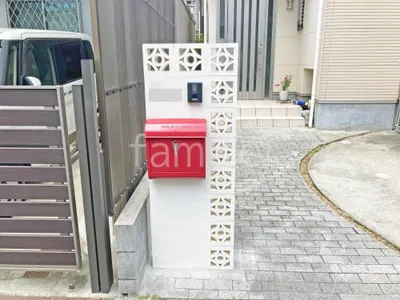 塗り壁門柱 エスケー化研 ベルアート塗装 穴あきブロック 東洋石創 花形ブロック角丸三日月型 TXD-05 郵便受けポスト 施主支給