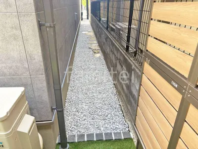 犬走り 防犯砂利敷き バラス砕石 防草シート加工