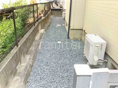 犬走り 防犯砂利敷き バラス砕石 防草シート加工