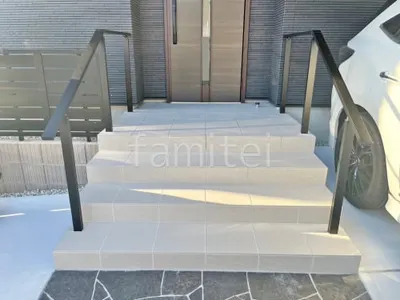 玄関アプローチ階段 床タイル貼り 新井窯業 アンバサダーII