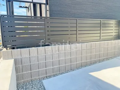 ブロック塀 （化粧ブロック） ユニソン リゲル  アルミ形材 フェンス LIXIL AB YS3型 横スリット3 目隠し