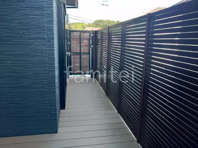 人工木・樹脂 フェンス（木調） F＆F マイティウッド デコll 高尺タイプ 目隠し 木調・ラティス 樹脂 片開き 門扉 F＆F マイティフィット門扉 (内開き) 