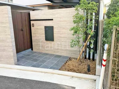 門柱 壁タイル貼り タカショー 木製調セラ ウォール RC杉板 宅配ボックス ユニソン ヴィコDB100 玄関門扉 YKKAP 木製調ルシアスTM3型 親子両開き