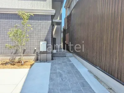 玄関アプローチ 床平板敷き ユニソン バレリア