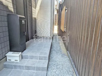 犬走り 防犯砂利敷き バラス砕石 防草シート加工