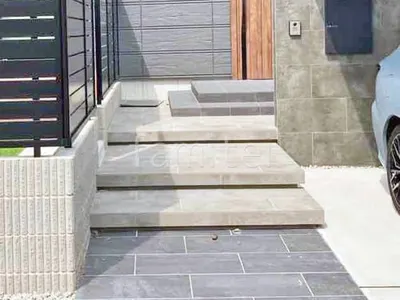 玄関アプローチ 浮遊階段(蹴込み階段) 床タイル張り タカショー セラレバンテ