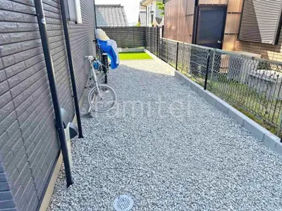 犬走り 防犯砂利敷き バラス砕石 防草シート加工