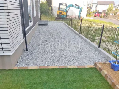 犬走り 防犯砂利敷き バラス砕石 防草シート加工