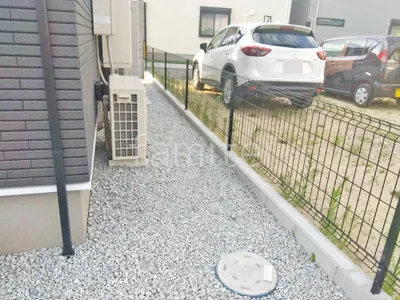 犬走り 防犯砂利敷き バラス砕石 防草シート加工